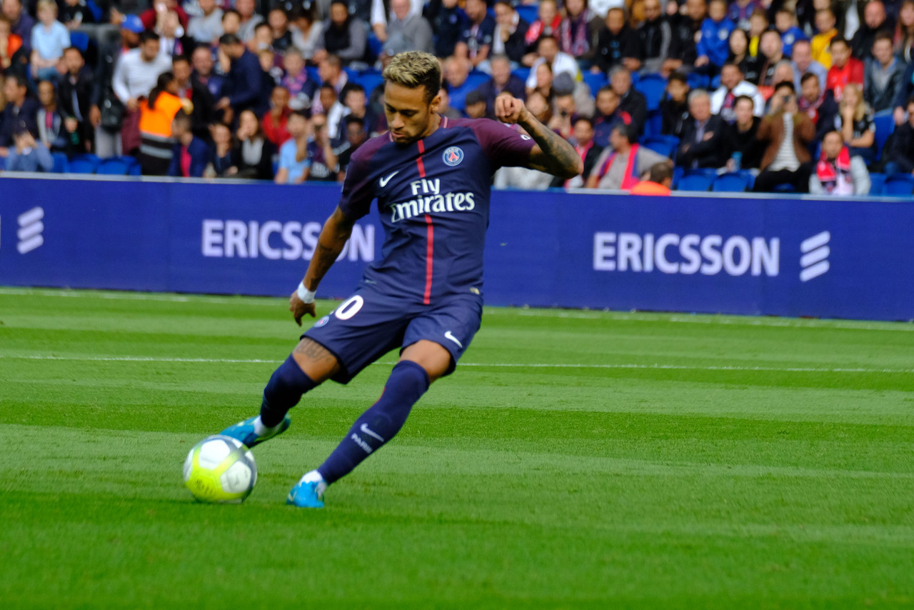 快船战胜火箭阿门·汤普森赛后接受采访（快船击败火箭，阿门-汤普森赛后接受媒体采访）