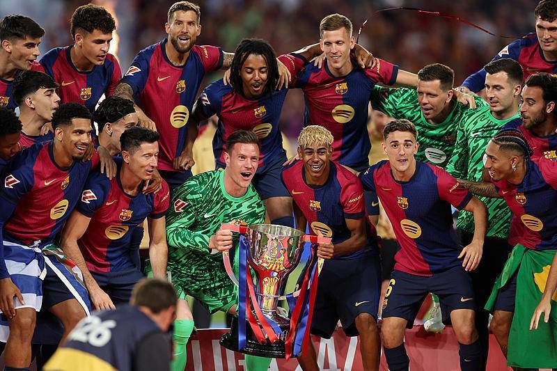 【战术决策】2025赛季第16周：摩尔、科恩和约翰逊展示菜鸟主帅进攻创造力（战术洞察：2025赛季第16周——摩尔、科恩与约翰逊展现新晋主帅的进攻创意）