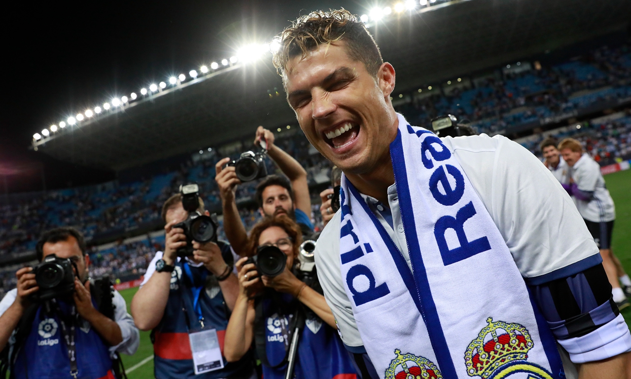 东契奇复出半场9中5轰15分5助，带领湖人追分（东契奇复出半场9投5中砍15分5助攻，率湖人掀起追分潮）