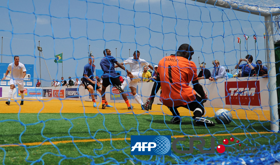 一场4-0！让意甲榜首易主：国米大胜登顶，争冠4强差3分米兰有戏（4-0大胜改写意甲榜首：国米登顶，争冠四强仅差3分，米兰仍有机会）