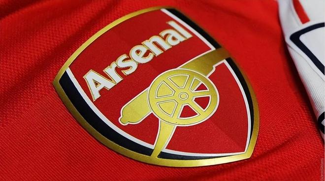 AC米兰1-0登顶意甲！38岁名将却抢走风头，带队12场不败紧追榜首